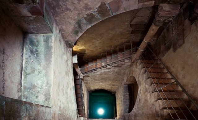 “Plenamente puras. Las mujeres judías y los baños rituales”, con Silvia Planas