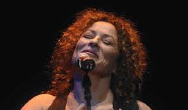 La cantautora Yehudit Ravitz y la filarmónica israelí