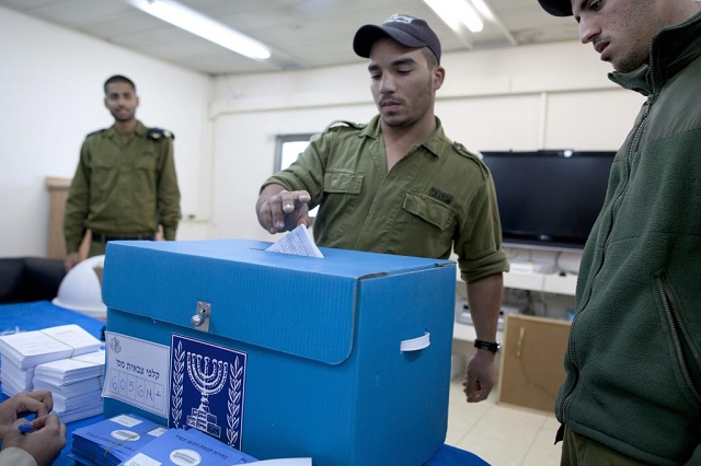 Hartos del alarmismo de Netanyahu, pero con fundados motivos de alarma, con Egon Friedler