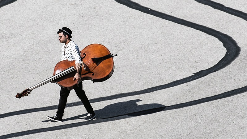 Adam Ben Ezra Trio: el contrabajo pasa al primer plano