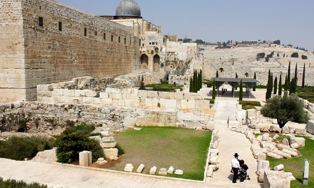 Hagán ha-arjeologí shel haKotel hadromí b-Yirushalayim