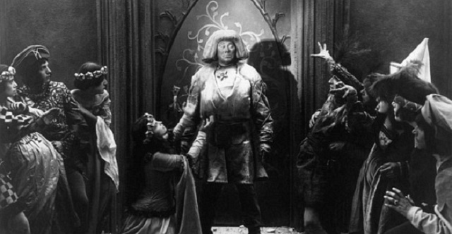 El Golem, letras y movimiento