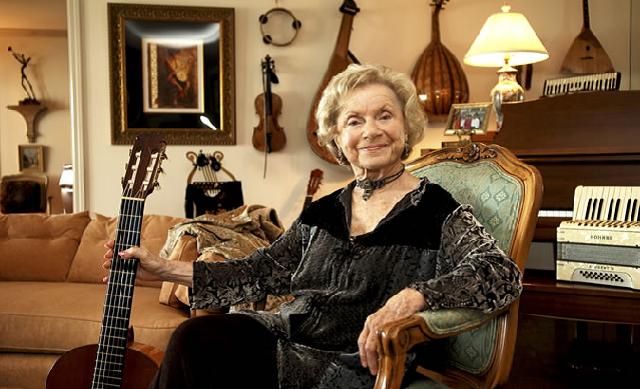 Flory Jagoda, en judeoespañol, desde el CIDICSEF de Buenos Aires