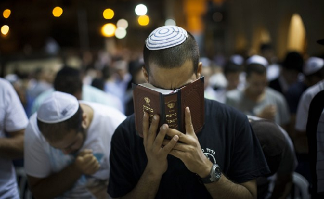 Selijot completas en una sinagoga sefardí de Israel