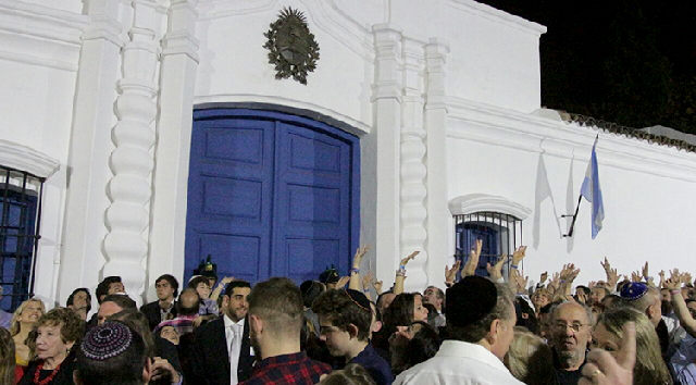 Festejando el Bicentenario de la Independencia donde se declaró en Tucumán, con Matías Szpigiel