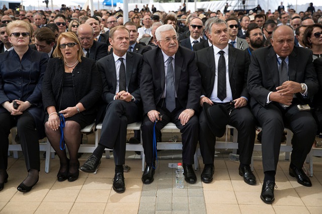 La inesperada presencia de Mahmud Abbas en el sepelio de Shimon Peres