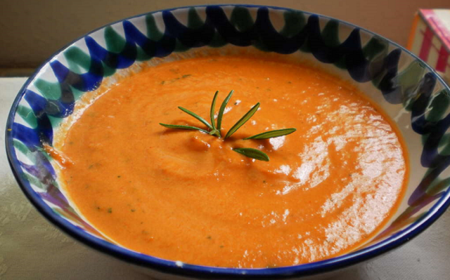 Recetas vegetales: caviar de pimiento y tortitas de puerro