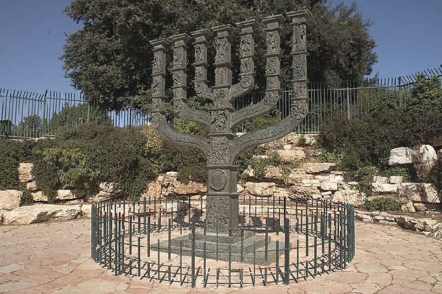 menora yerushalayim