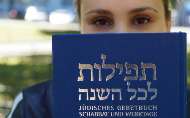 Recibe libros y alquila un judío