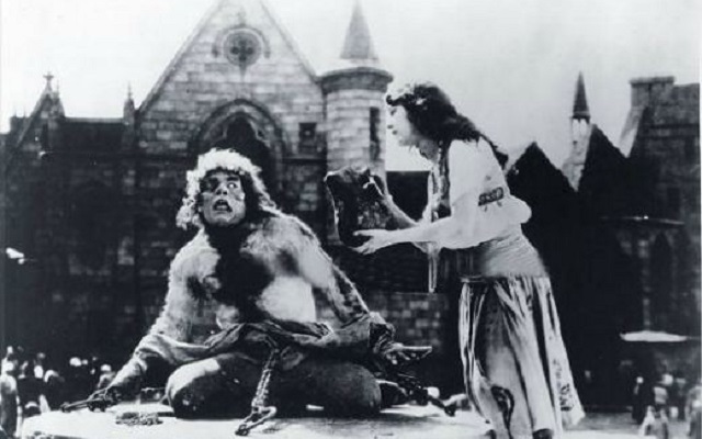 “Nuestra Señora de París” [El jorobado de Notredame] (1923), producida por Irving Thalberg