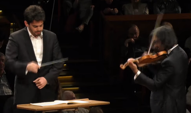 Shani dirige el Concierto Nº1 de violín de Shostakovich al frente de la Filarmónica Israelí