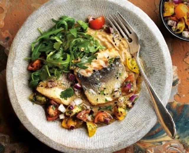 Pescado y torta de almendras