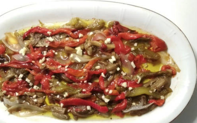 Dos platos sefardíes de verano: sopa de melón y escalivada judía