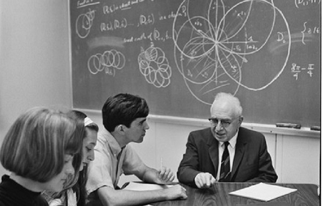 Stefan Warschawski y sus contribuciones en mapas conformes