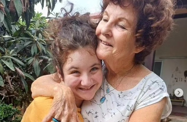 Con las víctimas y los rehenes