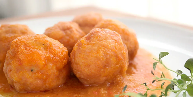 Unas originales albóndigas de pollo agridulce. ¡Pruébenlas!