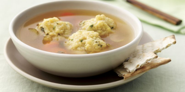 Se acerca Pesaj: Bolitas de matzá o Kneidelaj