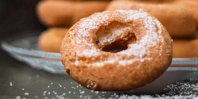 Preparando rosquitas fritas