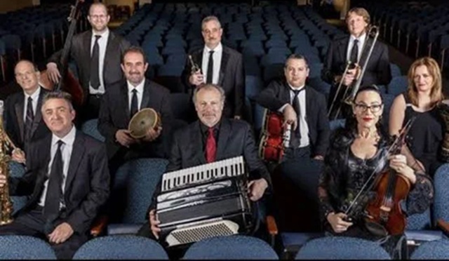 La tribu orquestal de la Klezmer Company Orchestra