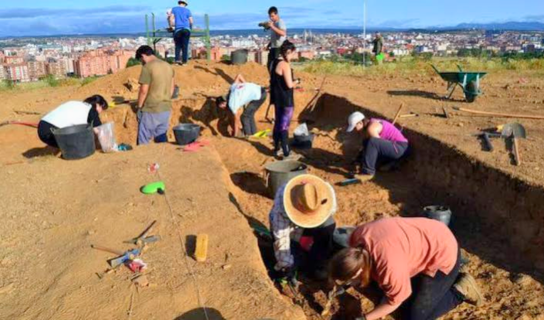 En el “Castro de los Judíos” : las excavaciones que reescriben la vida y el fin de la judería de León